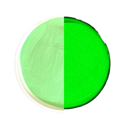 Light green to bright green glow powder